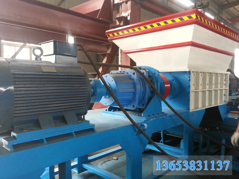 129.油漆桶撕碎機